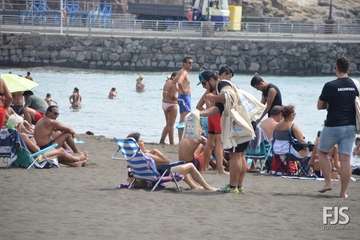 El Ayuntamiento impulsa una nueva campaña de concienciación medioambiental en las playas del municipio (Foto TA)